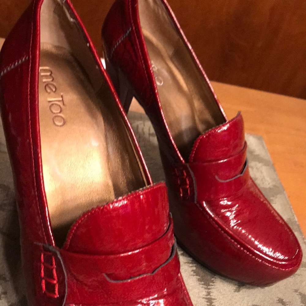 Red high heel Me Too size 8 1/2